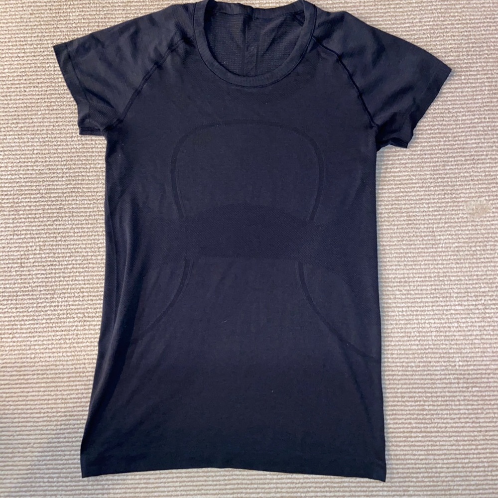 Swiftly tech lululemon shirt